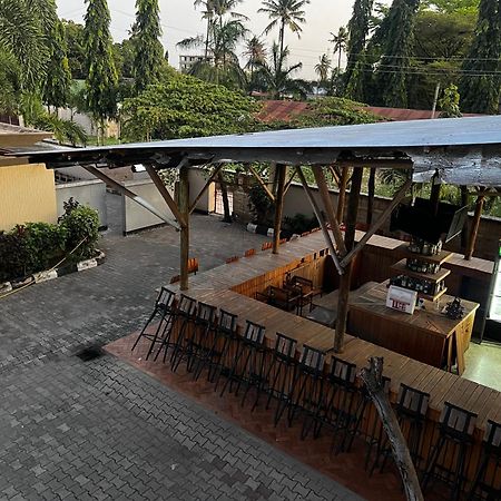 K27 Premier Backpackers Hostel ดาร์เอสซาลาม ภายนอก รูปภาพ