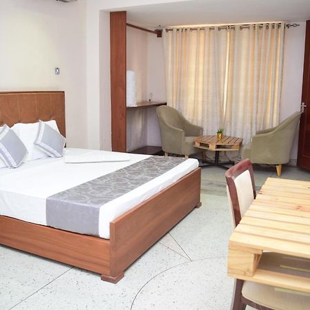 K27 Premier Backpackers Hostel ดาร์เอสซาลาม ภายนอก รูปภาพ