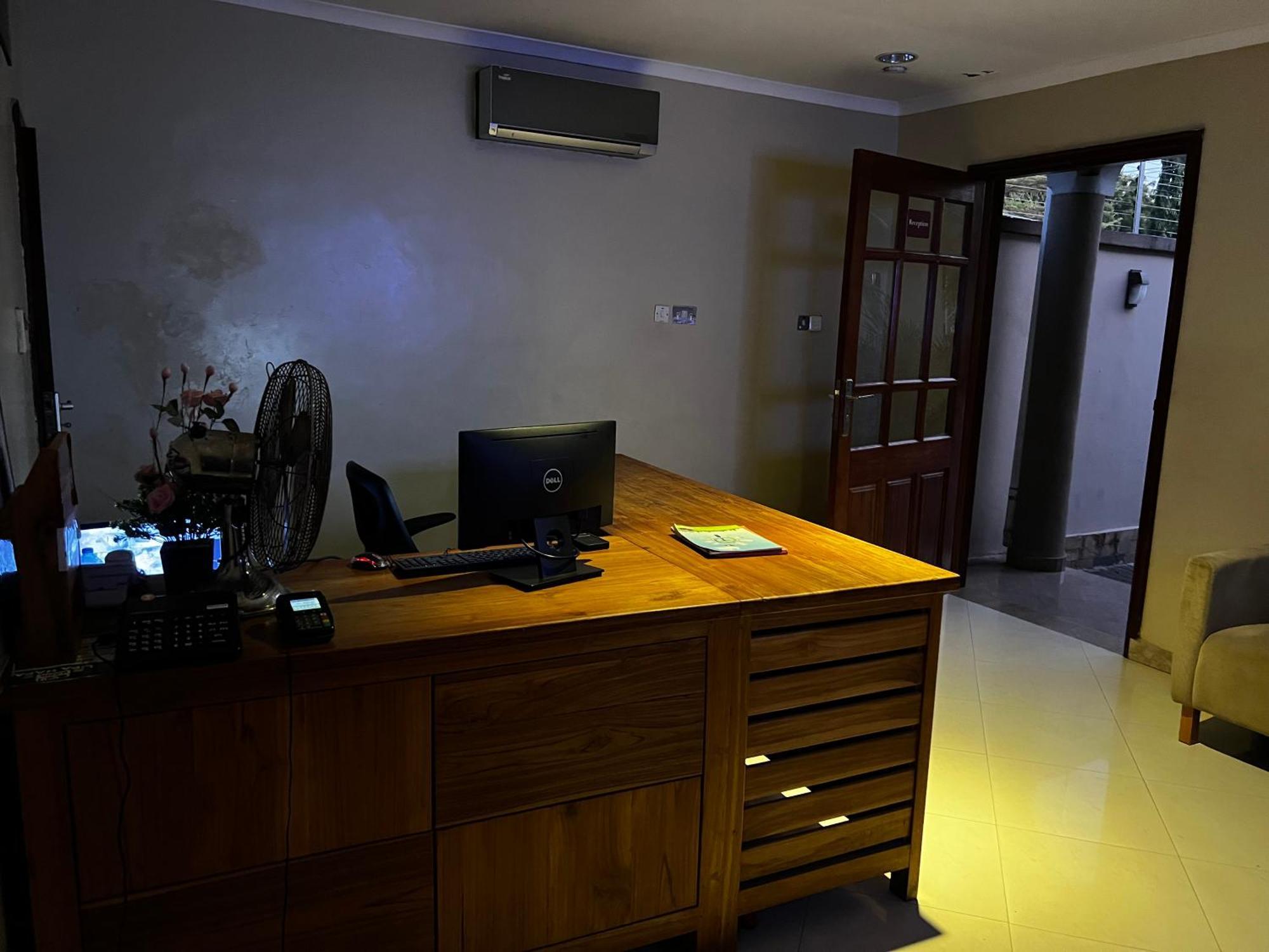 K27 Premier Backpackers Hostel ดาร์เอสซาลาม ภายนอก รูปภาพ