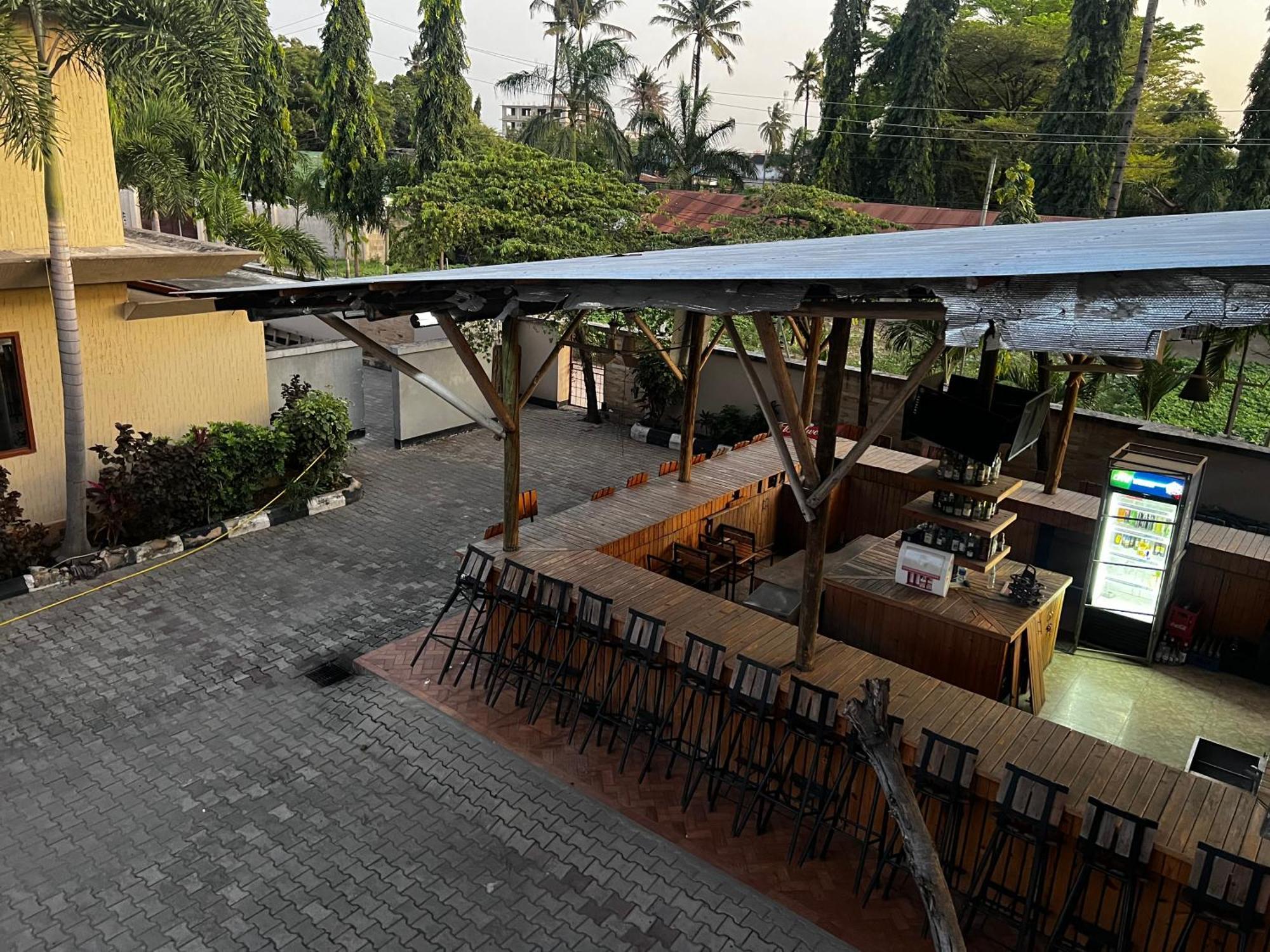 K27 Premier Backpackers Hostel ดาร์เอสซาลาม ภายนอก รูปภาพ