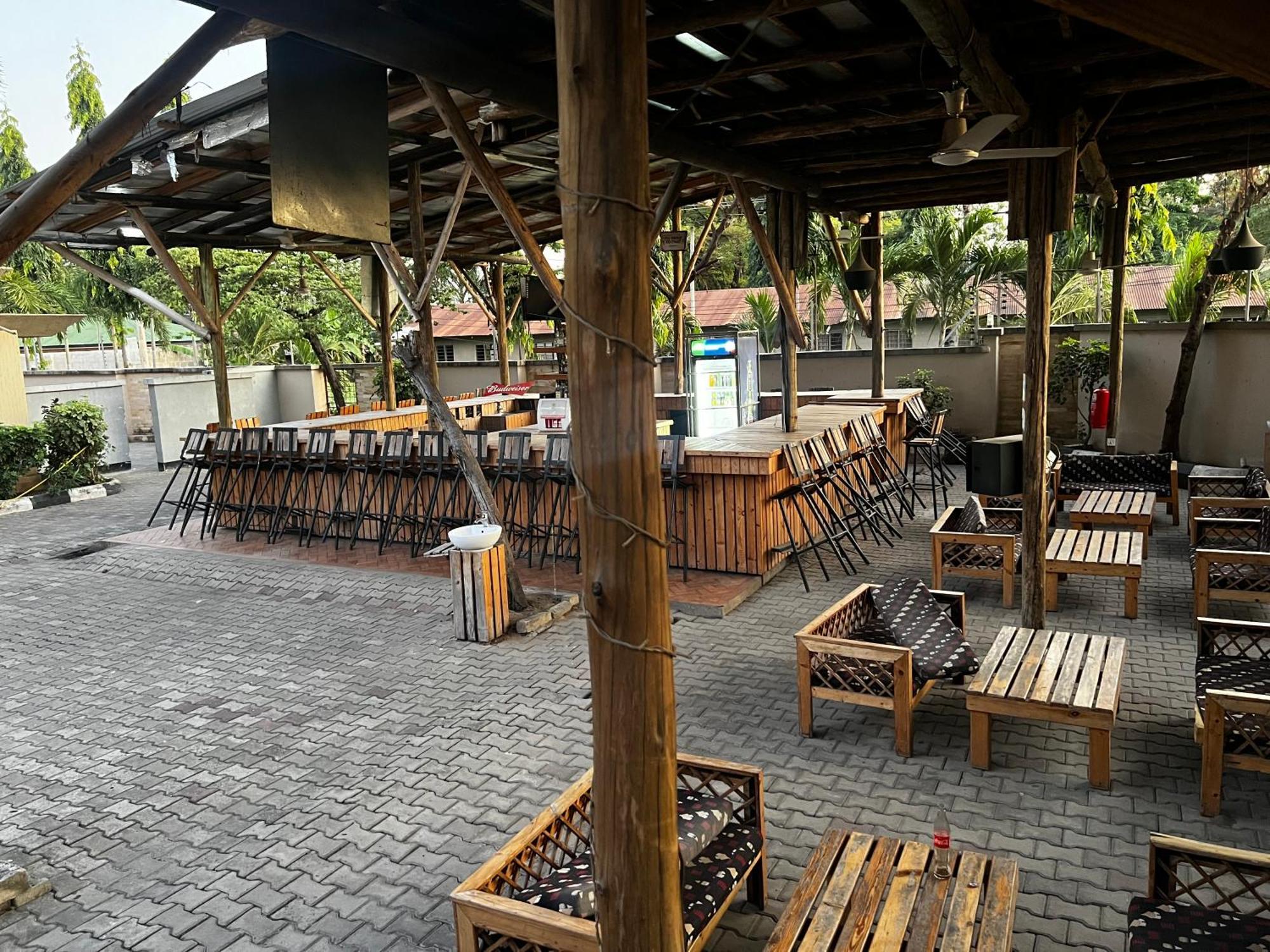 K27 Premier Backpackers Hostel ดาร์เอสซาลาม ภายนอก รูปภาพ