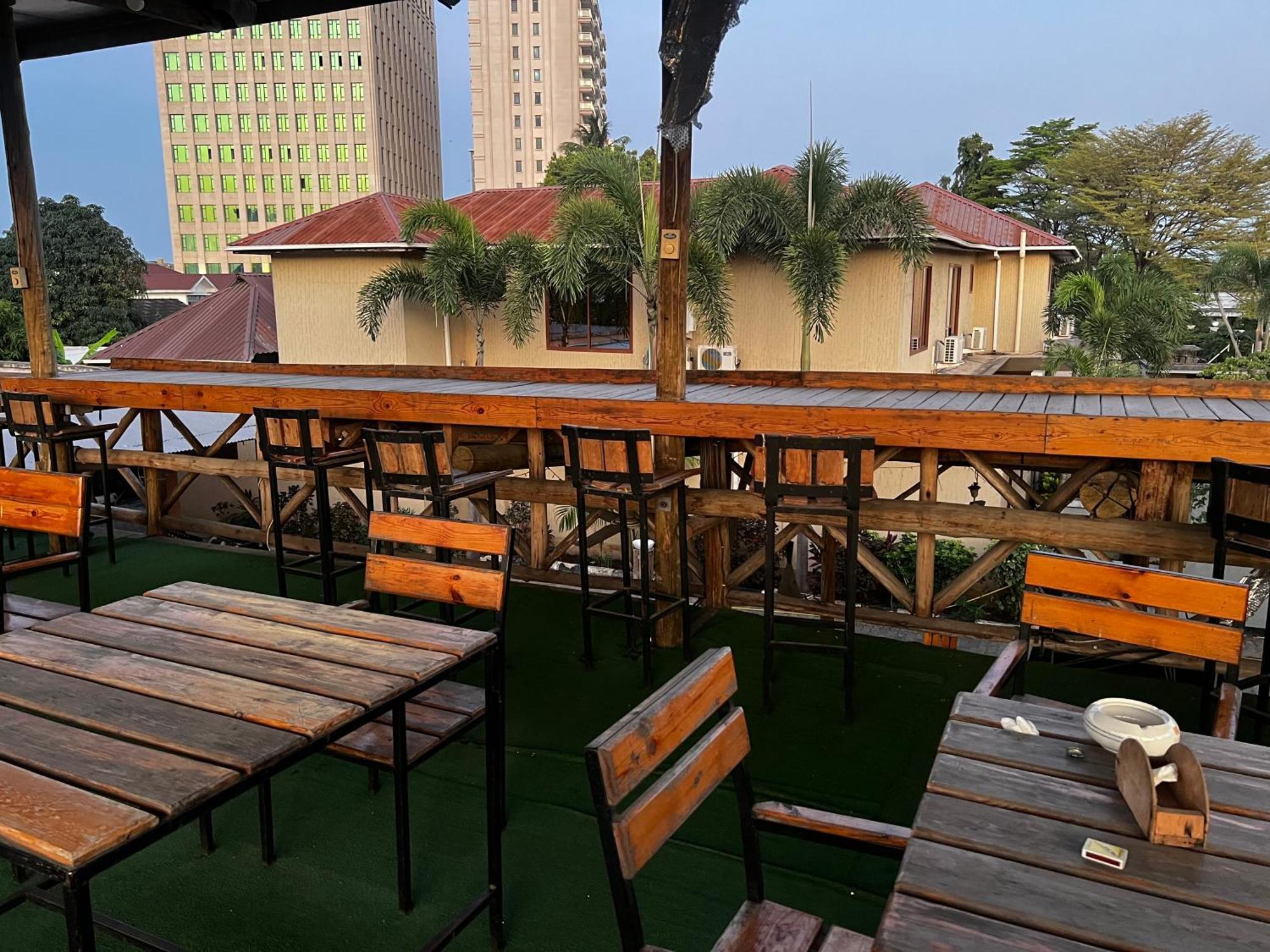 K27 Premier Backpackers Hostel ดาร์เอสซาลาม ภายนอก รูปภาพ