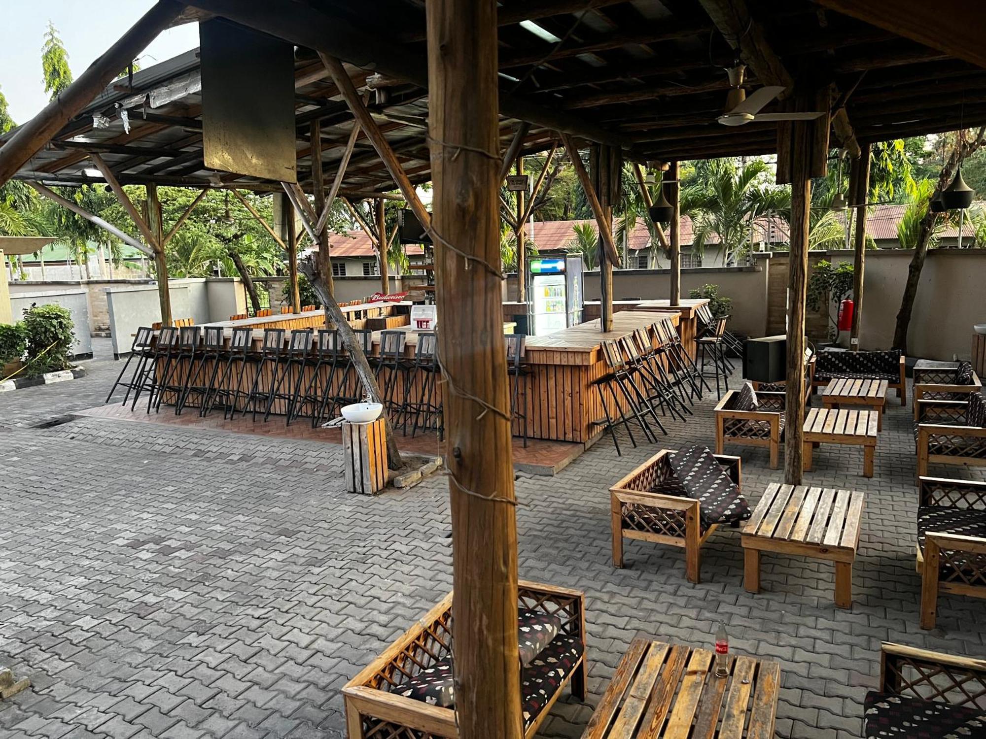 K27 Premier Backpackers Hostel ดาร์เอสซาลาม ภายนอก รูปภาพ