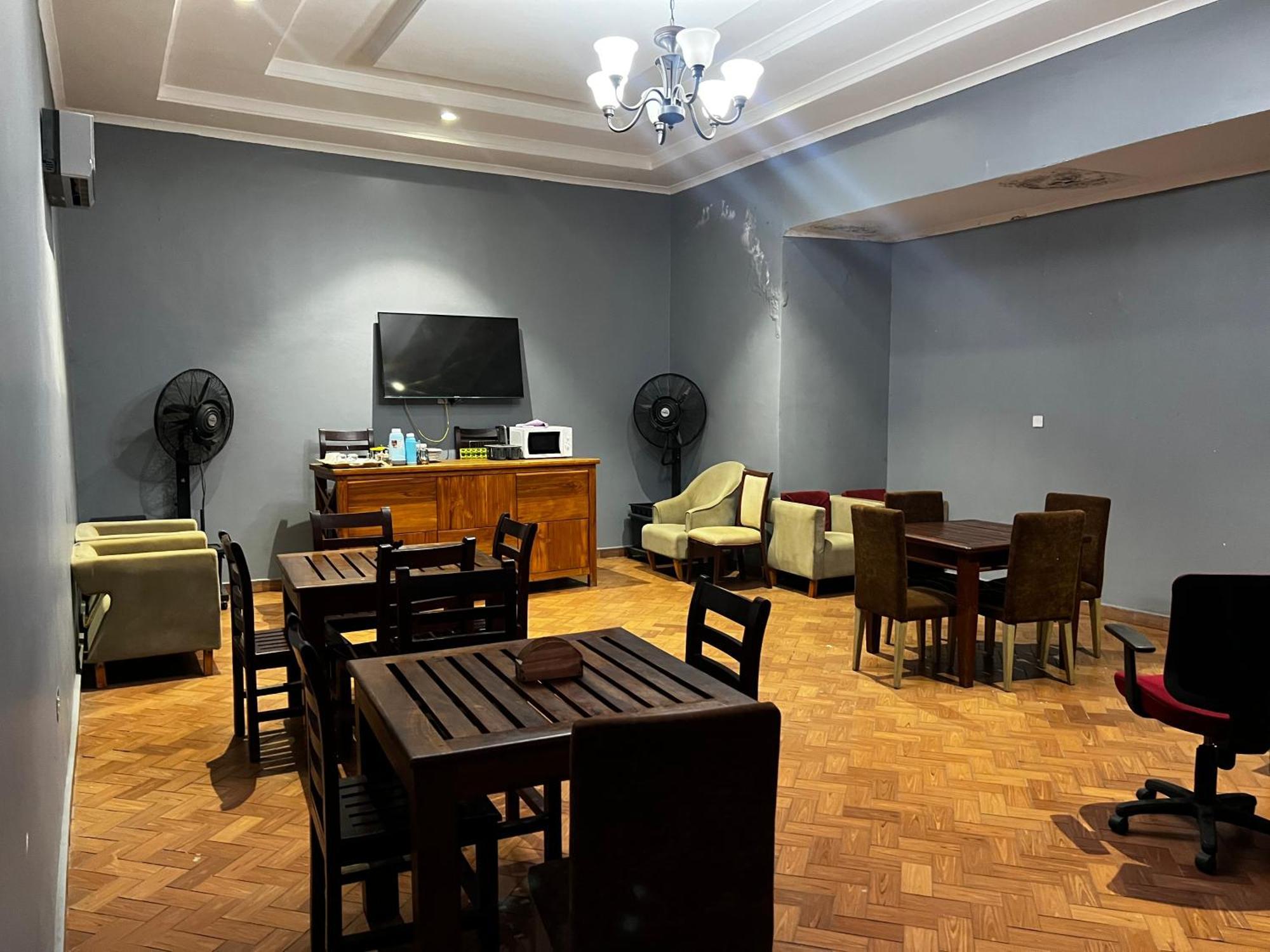 K27 Premier Backpackers Hostel ดาร์เอสซาลาม ภายนอก รูปภาพ