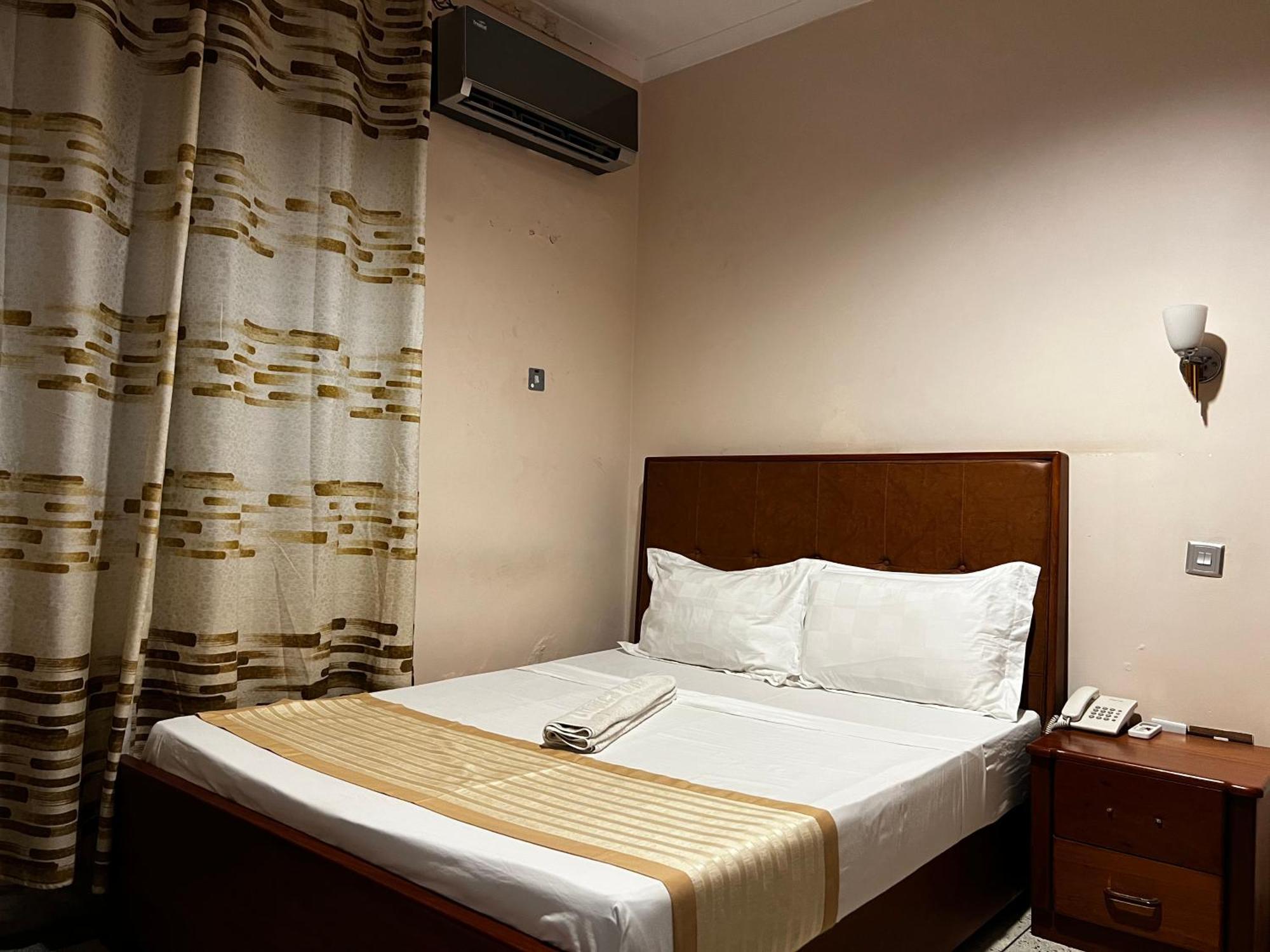 K27 Premier Backpackers Hostel ดาร์เอสซาลาม ภายนอก รูปภาพ