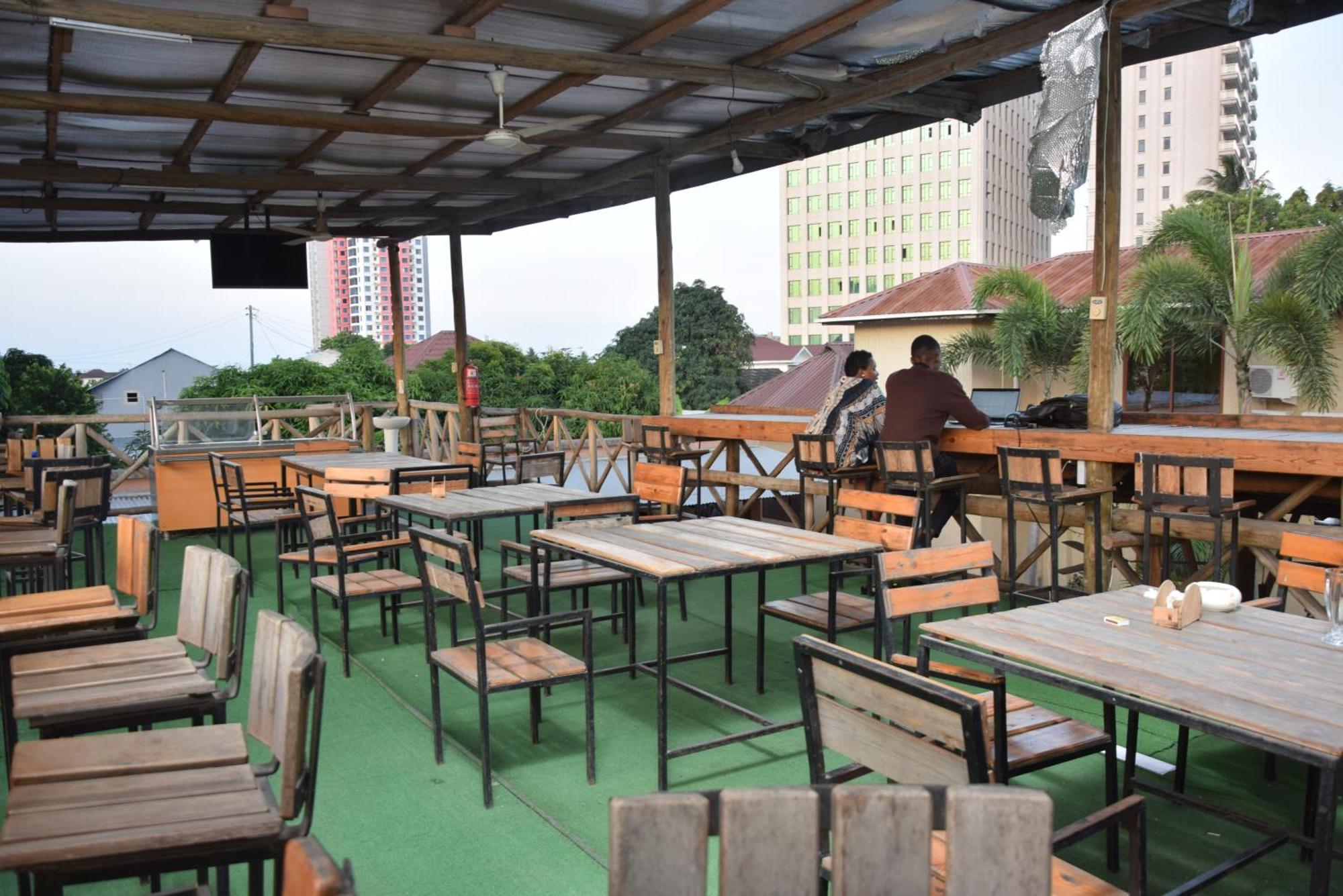 K27 Premier Backpackers Hostel ดาร์เอสซาลาม ภายนอก รูปภาพ