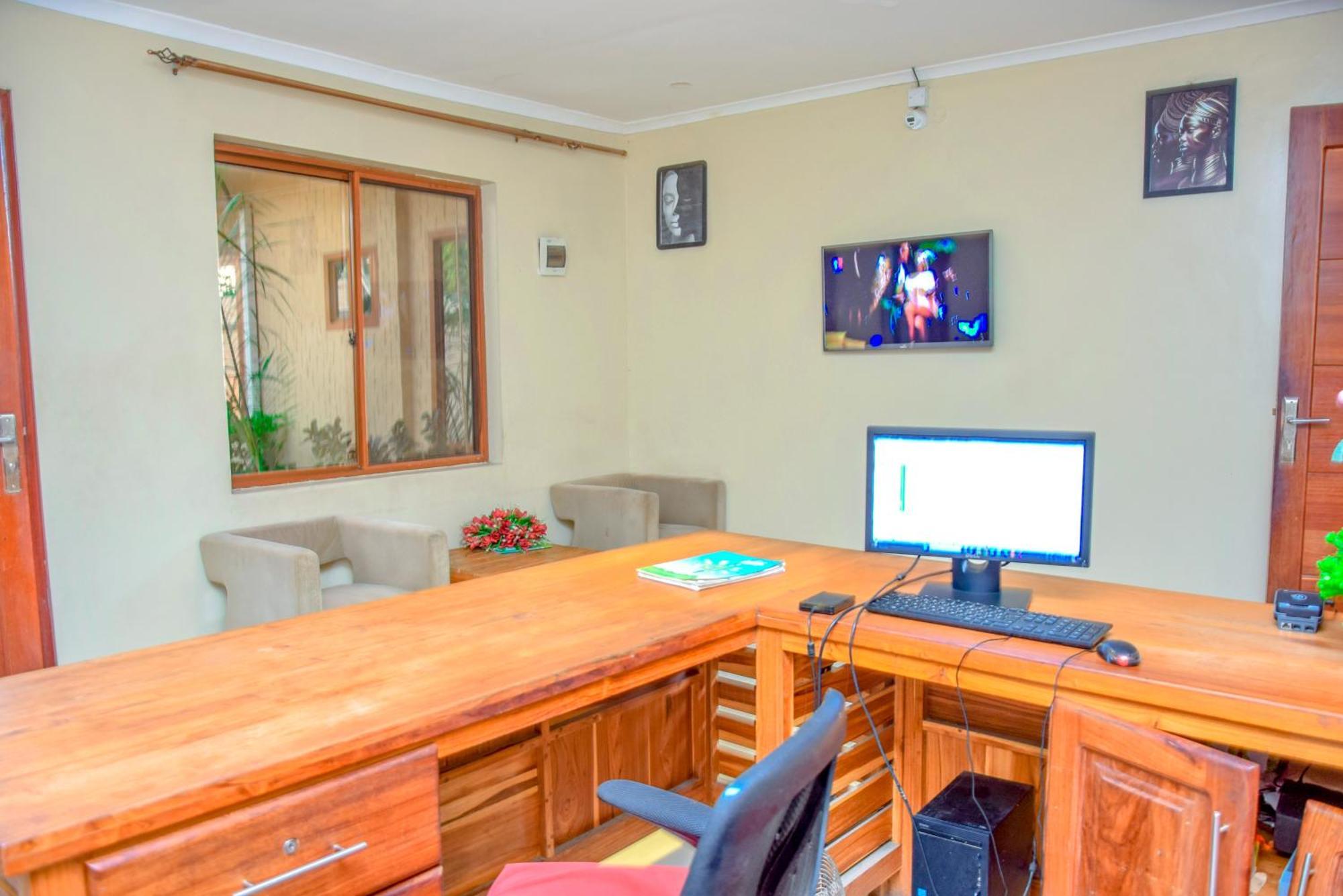 K27 Premier Backpackers Hostel ดาร์เอสซาลาม ภายนอก รูปภาพ