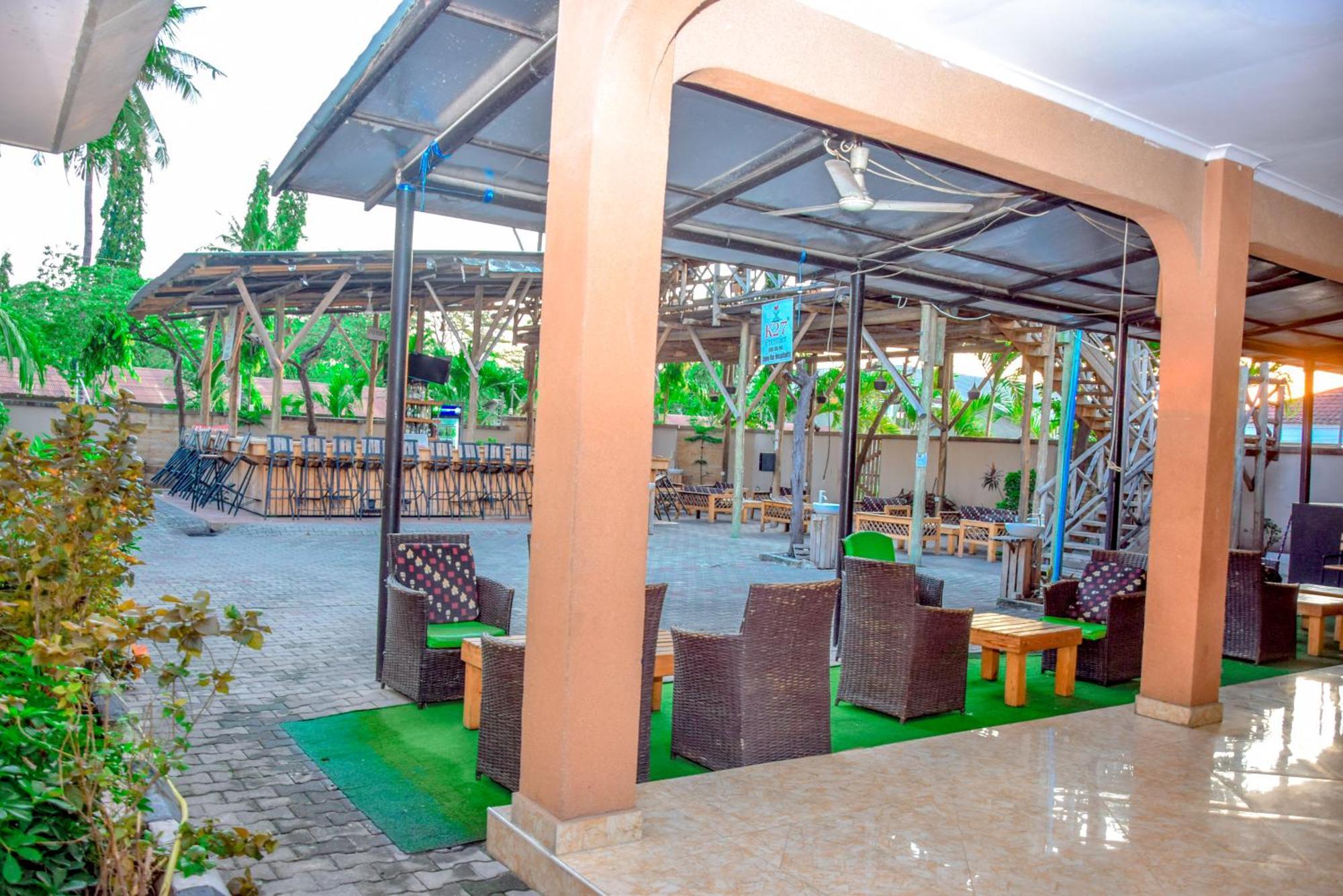 K27 Premier Backpackers Hostel ดาร์เอสซาลาม ภายนอก รูปภาพ