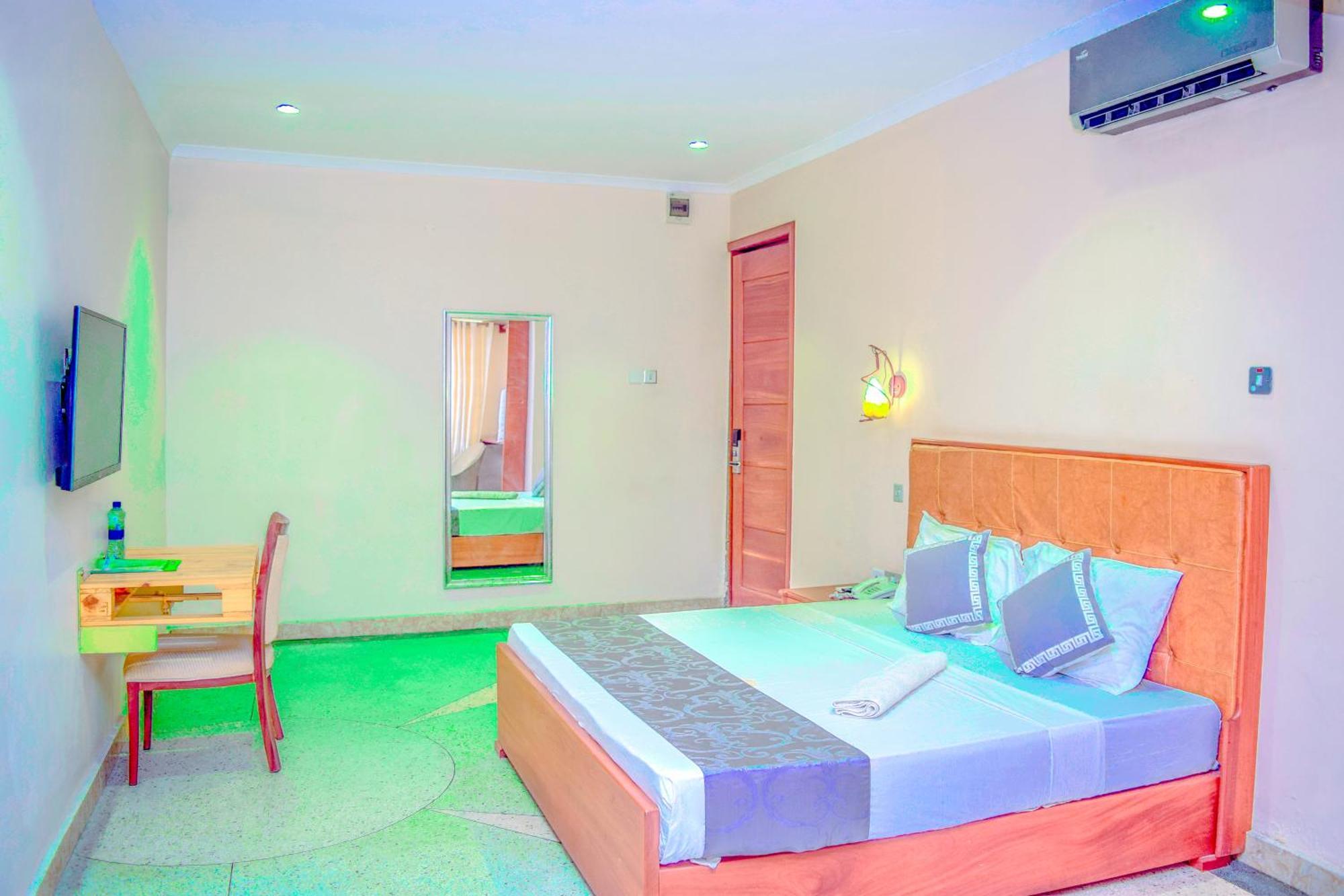 K27 Premier Backpackers Hostel ดาร์เอสซาลาม ภายนอก รูปภาพ