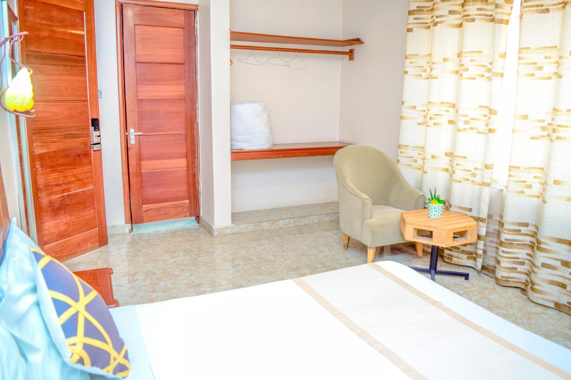K27 Premier Backpackers Hostel ดาร์เอสซาลาม ภายนอก รูปภาพ
